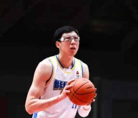五星体育-北京66-81惨败浙江 球员评价：3人及格，6人低迷|浙江队|陈盈骏|张才仁|翟晓川|周琦_新浪体育_新浪新闻
