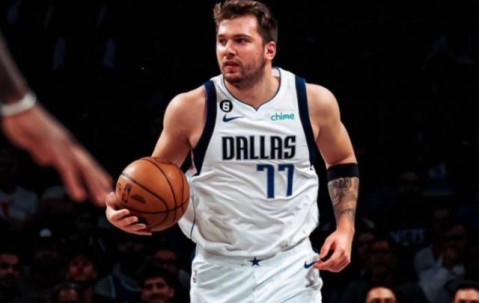 体育直播-41+三双力压杜欧！不再慢热的东契奇全力冲击MVP